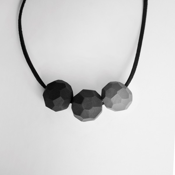 Picture of Monochrome Necklace 'Builder'