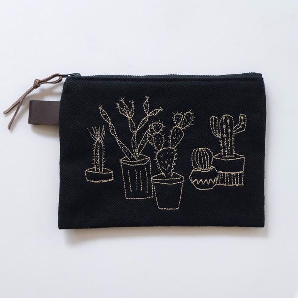 Picture of Embroidery Zipper Pouch with 5 Cacties