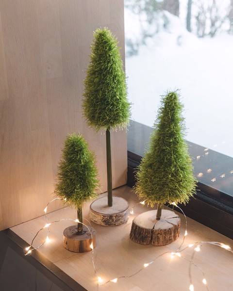 Picture of Set of 3 fluffy Christmas Trees with wooden base