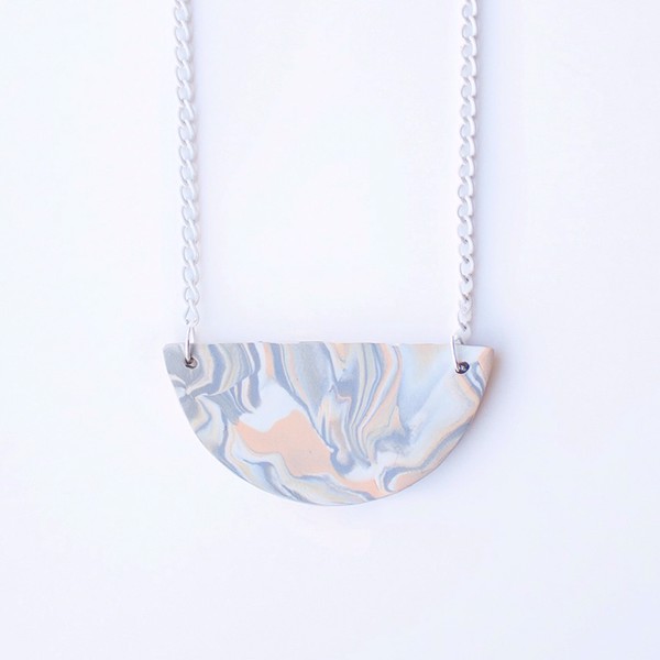 Picture of Light Halfmoon Necklace 'Surfaces'